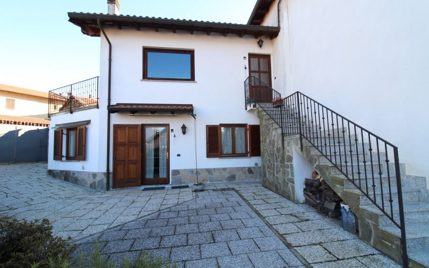 VILLA BIFAMIGLIARE COLICO/VILLATICO