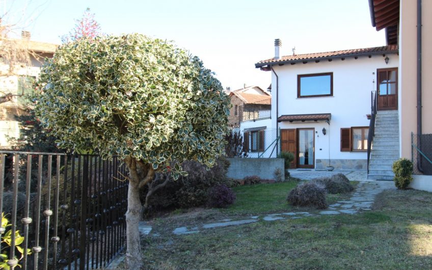 VILLA BIFAMIGLIARE COLICO/VILLATICO