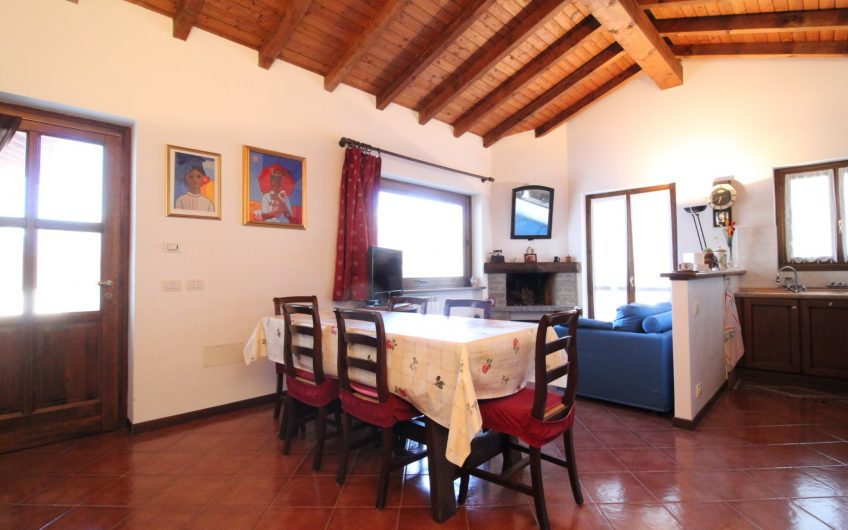 VILLA BIFAMIGLIARE COLICO/VILLATICO