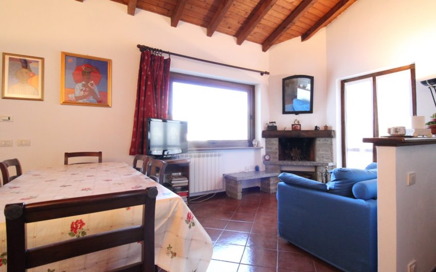 VILLA BIFAMIGLIARE COLICO/VILLATICO