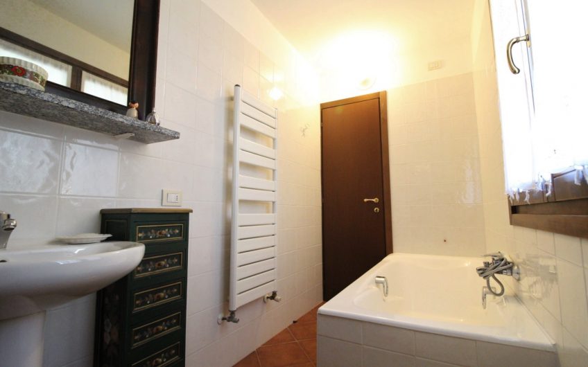 VILLA BIFAMIGLIARE COLICO/VILLATICO