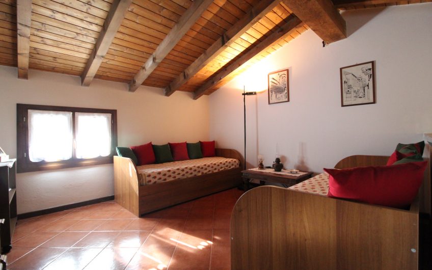 VILLA BIFAMIGLIARE COLICO/VILLATICO