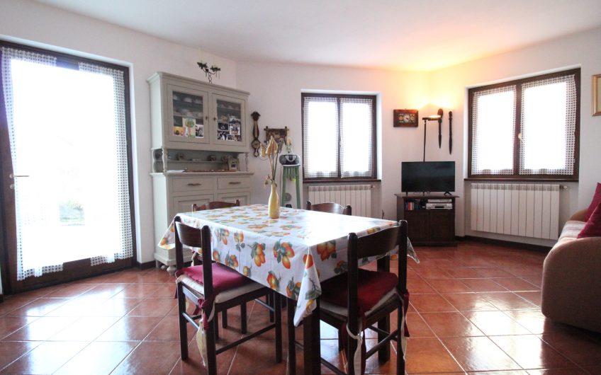 VILLA BIFAMIGLIARE COLICO/VILLATICO